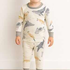 Carter’s Unisex Sleepwear Pajama Set, 2 Piece Size 12M Cream Whale Narwhal-KC035